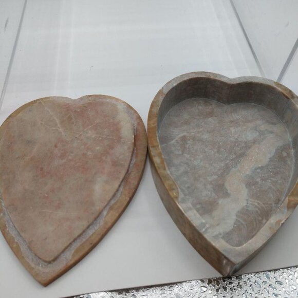 Heart Shaped Vintage Stone Trinket Box Made in India with mother of pearl inlay - Picture 5 of 8